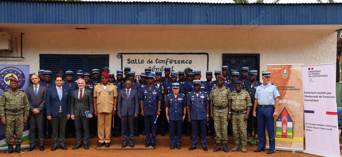 FranceBangui's tweet photo. Lancement de la 2e promotion de formation des officiers de la #GendarmerieNationale au Diplôme d’État-Major, présidé par le Ministre de la Défense avec le soutien de la France et de l’#EUAM. Cap sur l'excellence et la professionnalisation !
#Défense #FormationMilitaire #FranceRCA https://t.co/1Memye1dTa