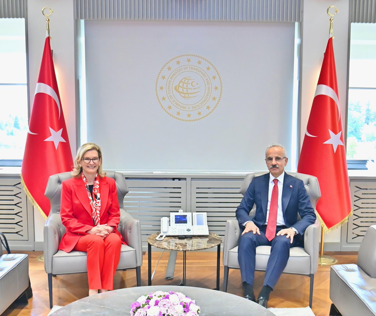 Abdulkadir URALOĞLU (@a_uraloglu) on Twitter photo Uluslararası Telekomünikasyon Birliği (ITU) Genel Sekreteri Sn. Doreen Bogdan-Martin (<a href="/ITUSecGen/">Doreen Bogdan-Martin</a>) ile Bakanlığımızda bir araya geldik.
Telekomünikasyon, yapay zekâ ve iletişim alanındaki güncel konular hakkında verimli bir görüşme gerçekleştirdik.
Uluslararası Telekomünikasyon Uluslararası Telekomünikasyon Birliği (ITU) Genel Sekreteri Sn. Doreen Bogdan-Martin (<a href="/ITUSecGen/">Doreen Bogdan-Martin</a>) ile Bakanlığımızda bir araya geldik.
Telekomünikasyon, yapay zekâ ve iletişim alanındaki güncel konular hakkında verimli bir görüşme gerçekleştirdik.
Uluslararası Telekomünikasyon
