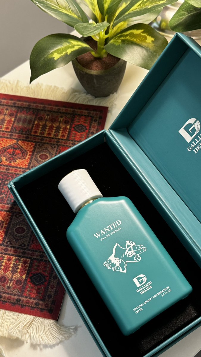 قوي لكن بجاذبيته الهاديه👌
لاهو صاخب ولا هادي اخذ التوازن كله 💚

جاليانو ديلينا وانتد 
بتطابق عالي من مارك انطوان تيليا 💥

بحبكة ناعمة و هاديه وتوليفه رجوليه خفيفه
الطريقة والتوازن اللي تحبه بالعطور هنا تم تقديمة

الياسمين والقتيفير وزهرة البرتقال والامبروكسان
والاخشاب 
رائحه