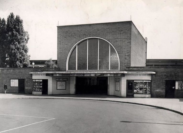 mod_in_metro's tweet photo. Loughton station was opened on this day in 1940, originally part of the LNER network. It was designed by John Murray Easton with a square ticket hall and curved platform shelters. It became part of the Central Line in November 1948 https://t.co/jOVvULuYry https://t.co/dRWtNR3mbm