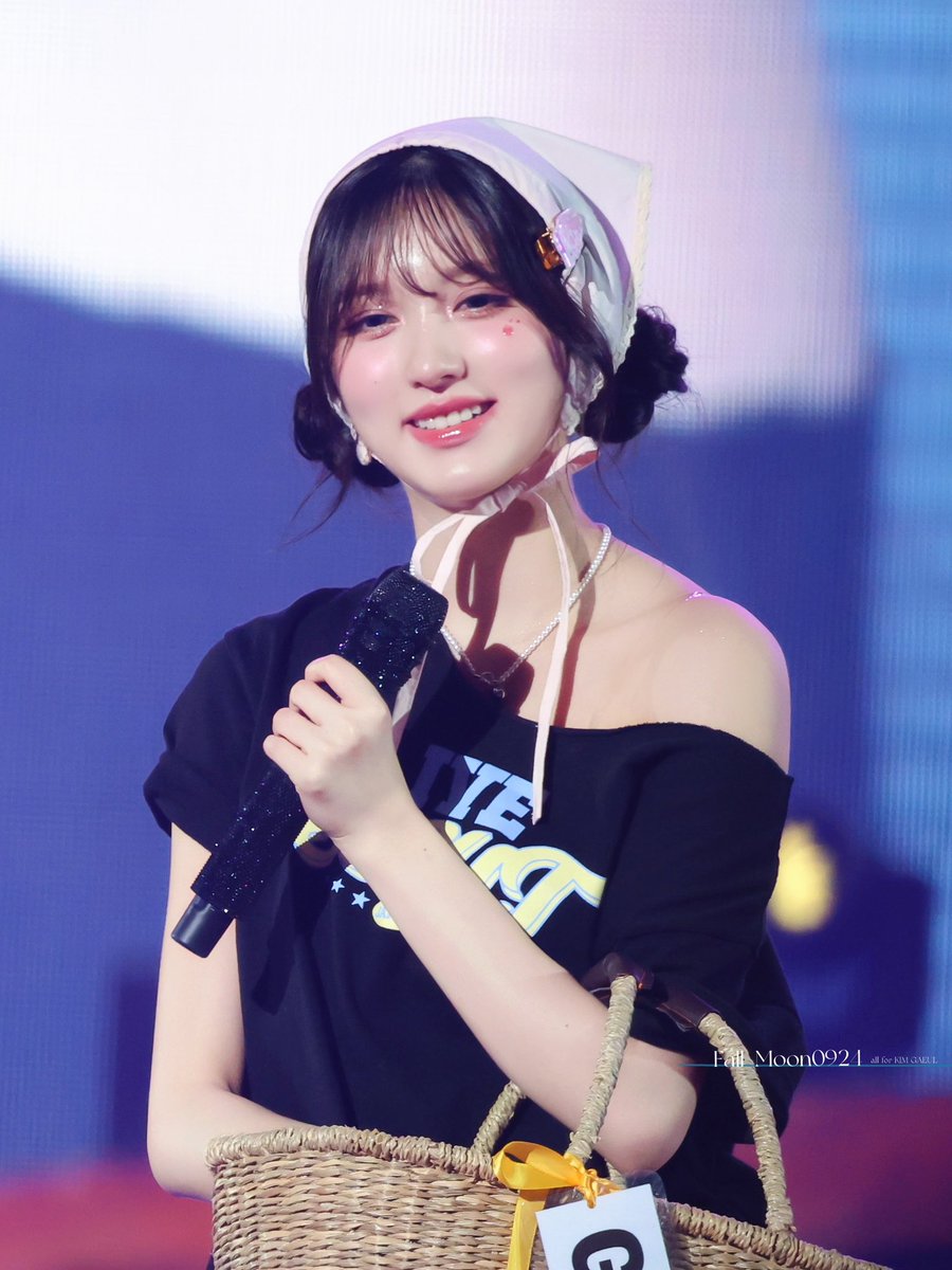 Fall_Moon0924's tweet image. 250426 Kobe🍁

🧺
#GAEUL  #김가을 #가을 #ガウル #IVE #아이브 #アイヴ