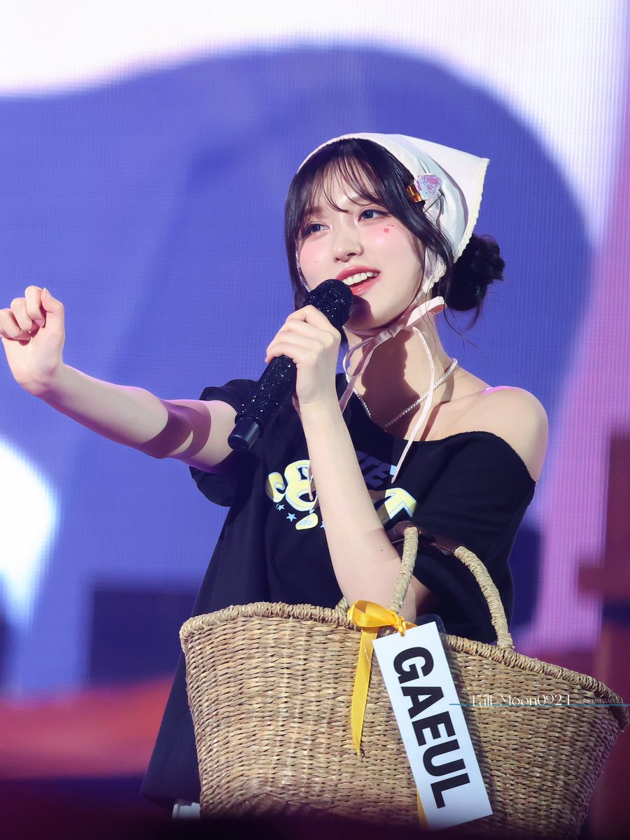 Fall_Moon0924's tweet image. 250426 Kobe🍁

🧺
#GAEUL  #김가을 #가을 #ガウル #IVE #아이브 #アイヴ