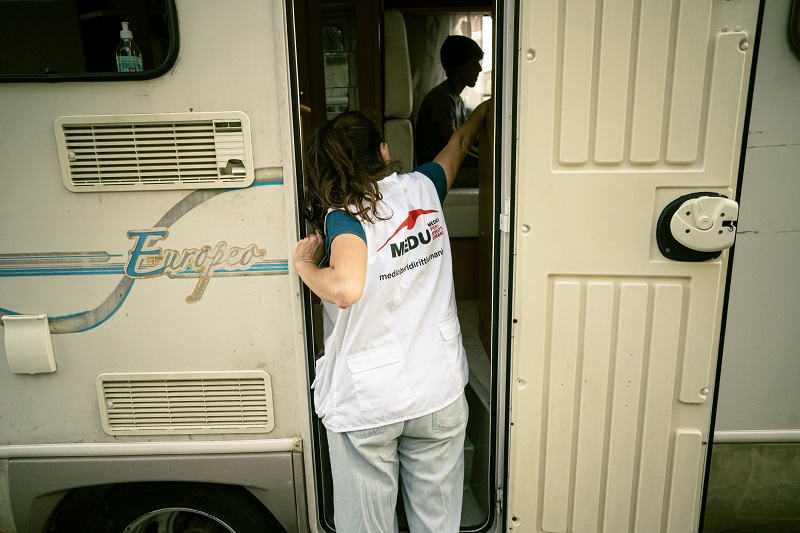 I tagli internazionali agli aiuti umanitari arrivano sul nostro territorio. Dopo vent’anni, la clinica mobile di medici per i diritti umani in #toscana e’ costretta a chiudere - comunicato stampa  mediciperidirittiumani.org/toscana-la-cli…