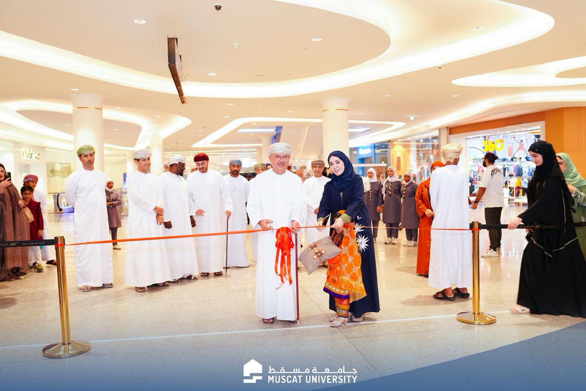 سعداء في #جامعة_مسقط برعاية الفاضل خليل بن عبدالله الخنجي <a href="/KhalilAlkhonji/">خليل الخنجي</a> رئيس مجلس الإدارة، لفعالية "بردة للفنون" في نسختها الثانية بعنوان "رائدات أعمال المستقبل"، بتنظيم مدرسة أم بردة الأنصارية للبنات، وبمشاركة إبداعية متميزة من طالباتها.
تألقت الفعالية بعروض فنية وموسيقية..