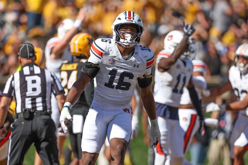 Roman igwebuike (@roman_igwebuike) on Twitter photo Blessed to receive an offer from The University Of Auburn!!
<a href="/Jordanlynch06/">Jordan Lynch</a> <a href="/CoachKingWill/">Coach V. King-Williams</a> <a href="/AuburnFootball/">Auburn Football</a> <a href="/AllenTrieu/">Allen Trieu</a> <a href="/EDGYTIM/">Timothy “EDGYTIM” OHalloran</a> <a href="/CaravanFootball/">Caravan Football</a>
#AGTG #wareagle Blessed to receive an offer from The University Of Auburn!!
<a href="/Jordanlynch06/">Jordan Lynch</a> <a href="/CoachKingWill/">Coach V. King-Williams</a> <a href="/AuburnFootball/">Auburn Football</a> <a href="/AllenTrieu/">Allen Trieu</a> <a href="/EDGYTIM/">Timothy “EDGYTIM” OHalloran</a> <a href="/CaravanFootball/">Caravan Football</a>
#AGTG #wareagle