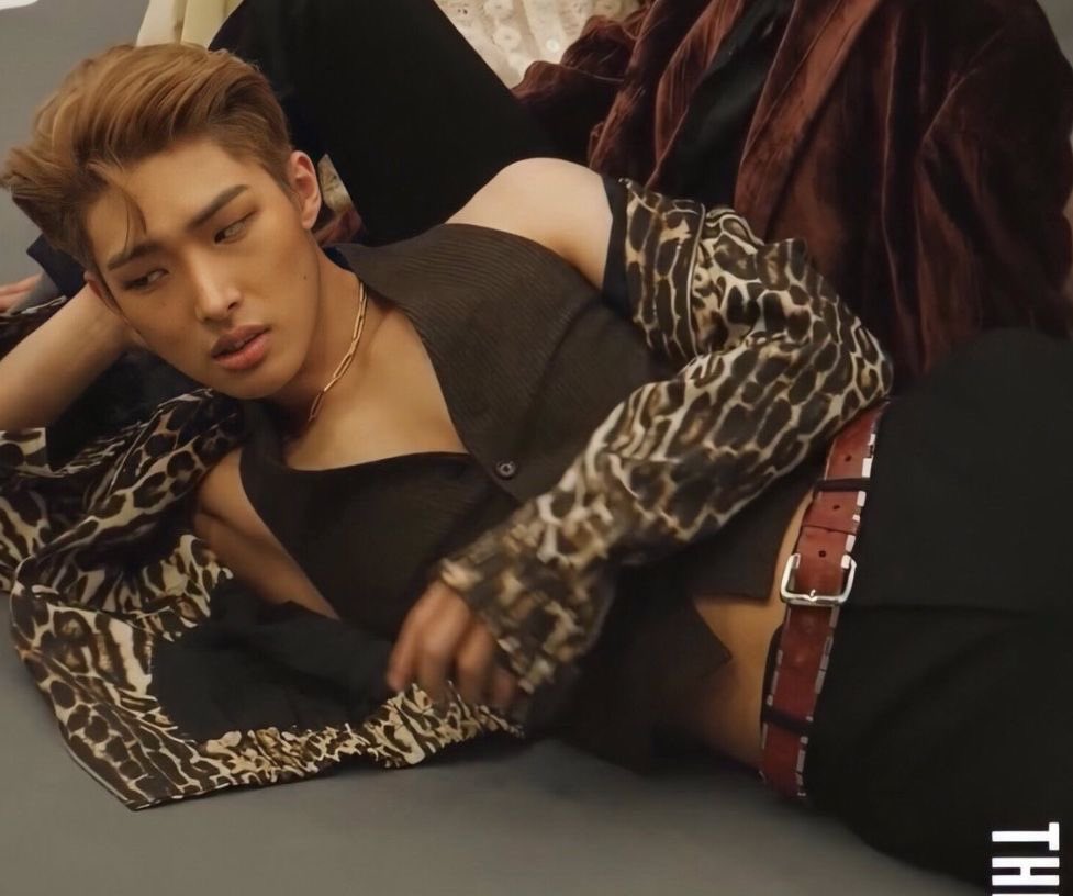 yvngibear's tweet image. this still remains the sluttiest mg styling like even when he was shirtless he wasn’t this level of slutty and I’ll die on that hill