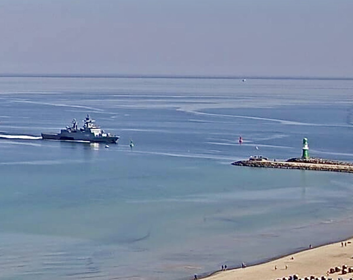 WarshipCam's tweet photo. German Navy Braunschweig-class corvette FGS Braunschweig (F260) coming into Rostock, Germany - April 28, 2025 #FGSBraunschweig #f260
SRC: webcam https://t.co/FURz4nmOEx