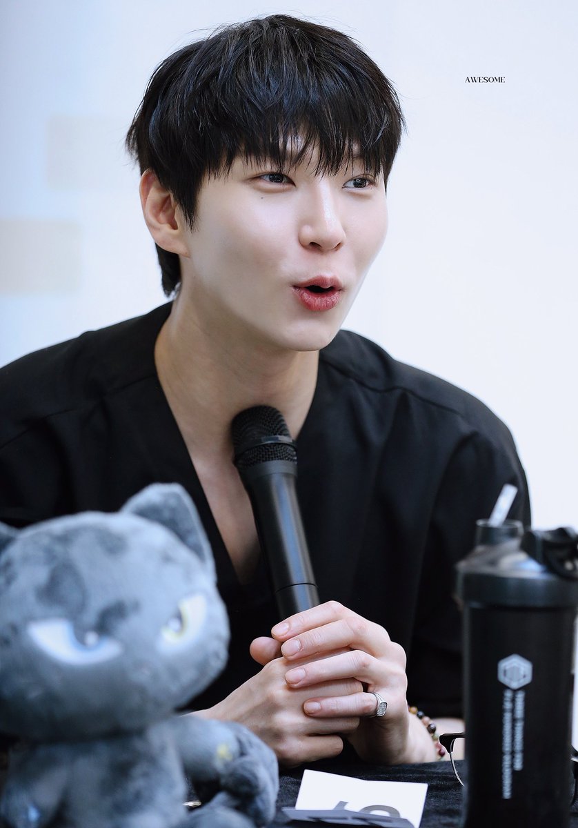 250427 카페냥운 ☕️

#정택운 #레오 #LEO
#냥운 #카페냥운 #택휴이
<a href="/JUNGTW_LEO/">VIXX_LEO 정택운</a> ❤️