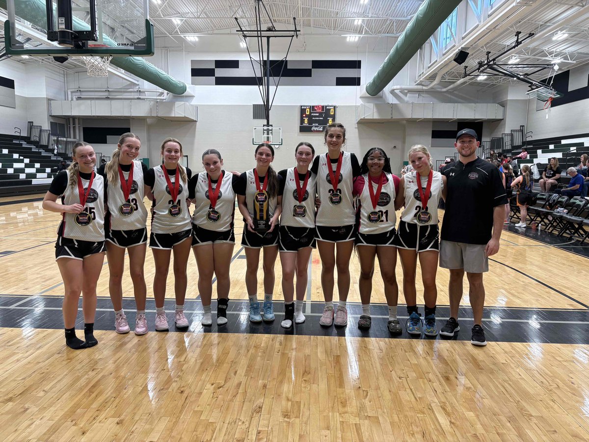 EliteEmpireB's tweet photo. Elite Empire Graves- ends the weekend with a 1st place 🥇 finish!! Next stop- Beast of the East @InsidrExposure 
#EliteEmpire#EliteEmpireBasketball#EliteEmpireFamily#trusttheprocess🏀 https://t.co/GAAD5vfszg