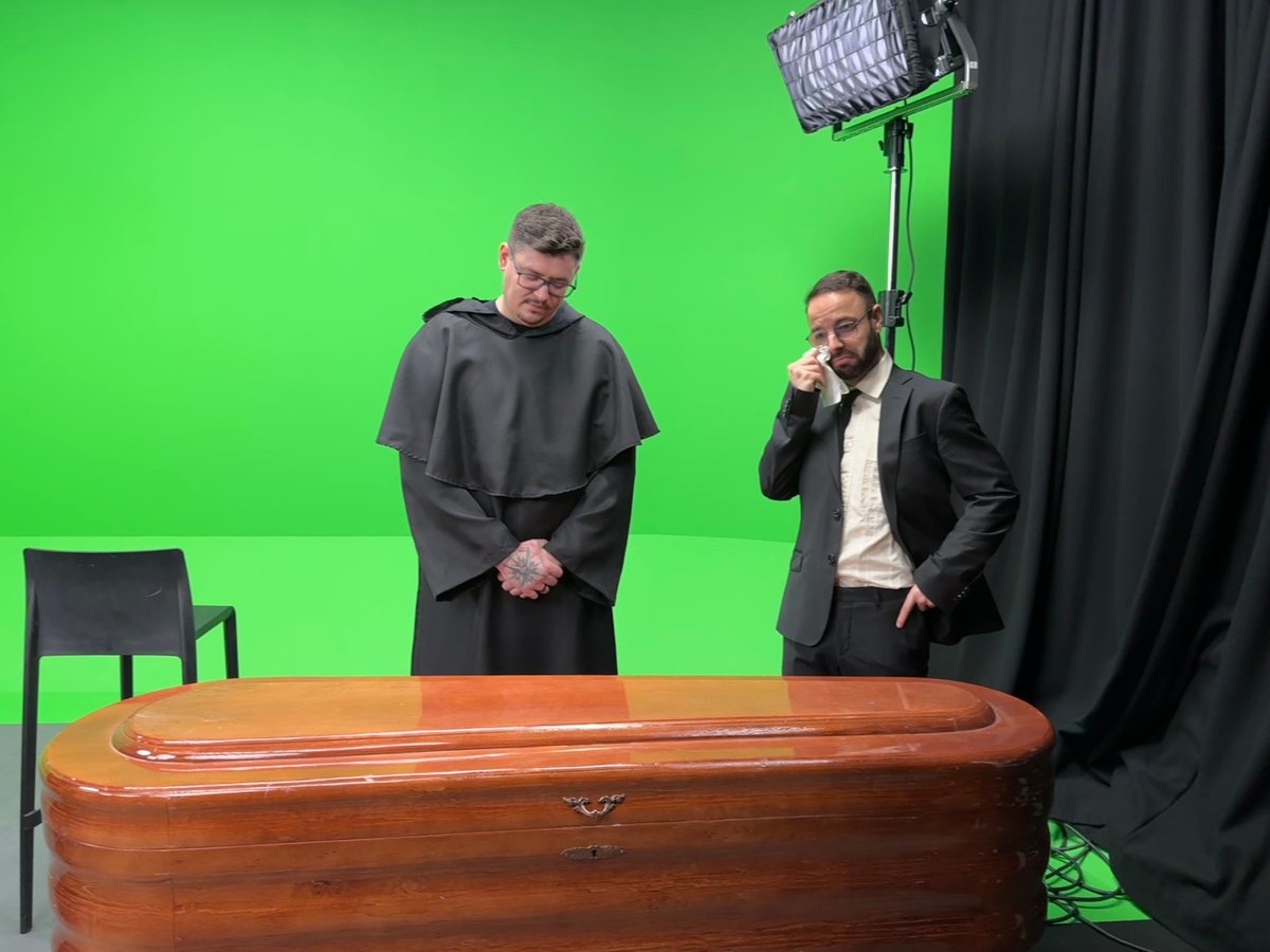 Whose funeral are <a href="/MrMarcoFoster/">Marco M</a>  &amp; <a href="/GoodGuyFerri/">Fernando Ferri</a>  attending? 🪦 #rip