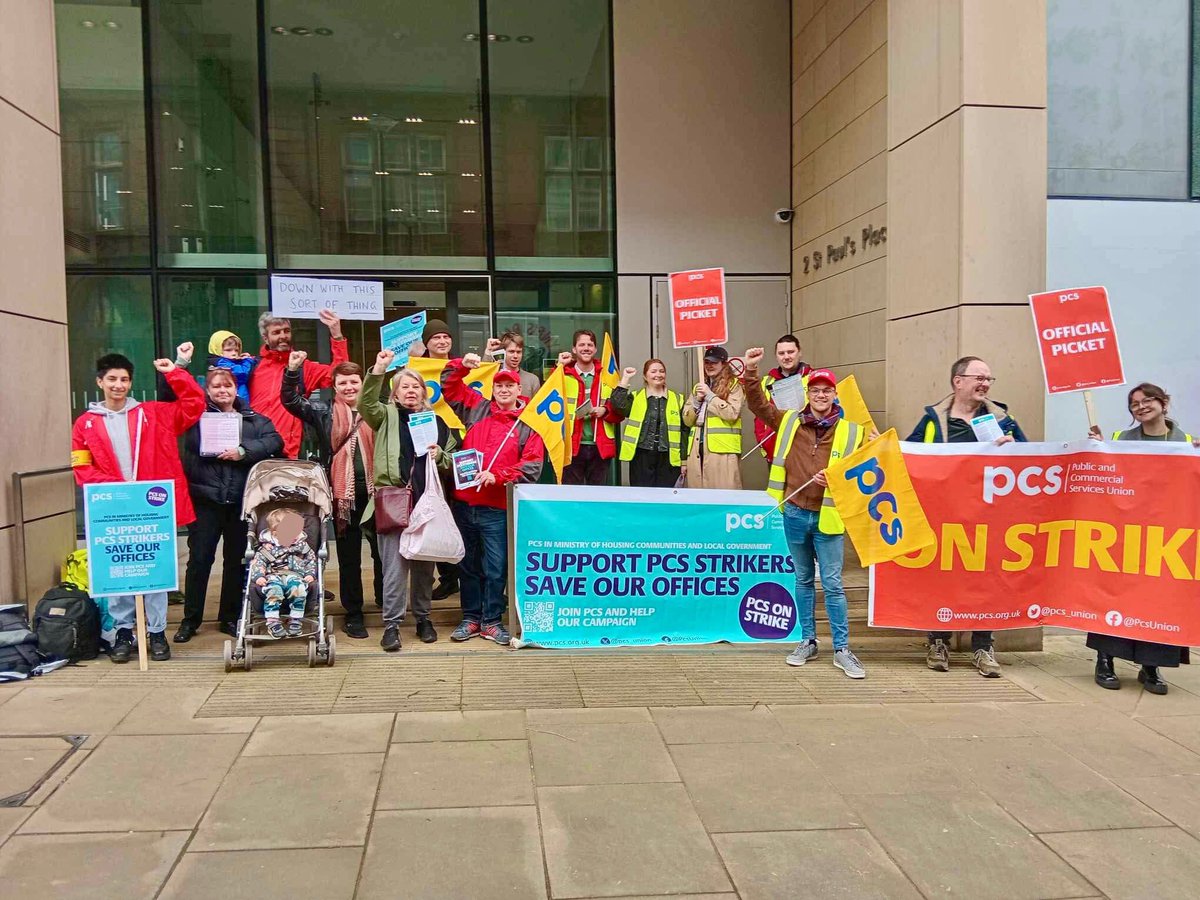 Socialist Party members were out campaigning this week, supporting striking workers, fighting for all our rights, and building a political voice for the working class. 

Get involved today at socialistparty.org.uk