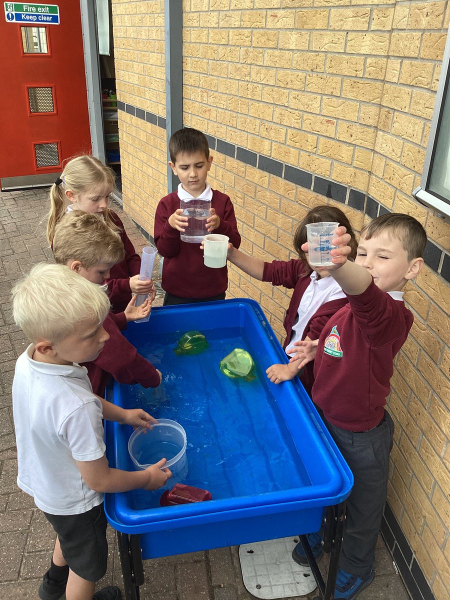In maths we looked at capacity and explored a range of containers. We filled the containers full, nearly full, nearly empty and empty. <a href="/MabLanePri/">Mab Lane Primary Sch</a> <a href="/MrGuyMLP/">Mr Guy.</a> #capacity #measure