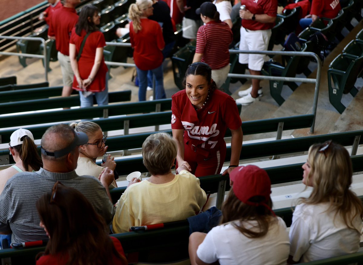 UACoachMurphy's tweet photo. Attitude of gratitude! 

Abby Duchscherer and Riley Valentine thank some fans for their support this year. We couldn’t do it without you! 

#Team29 says thank you! https://t.co/LcP8XNri1n