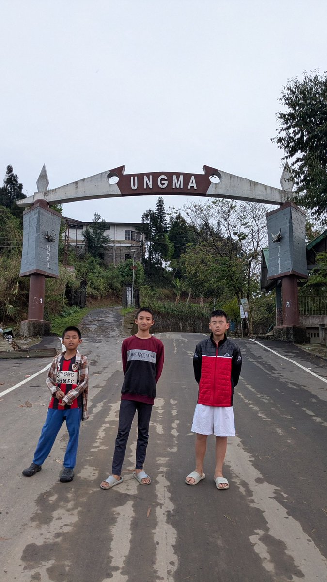 Young generation of pioneers. They asked for a photo😊