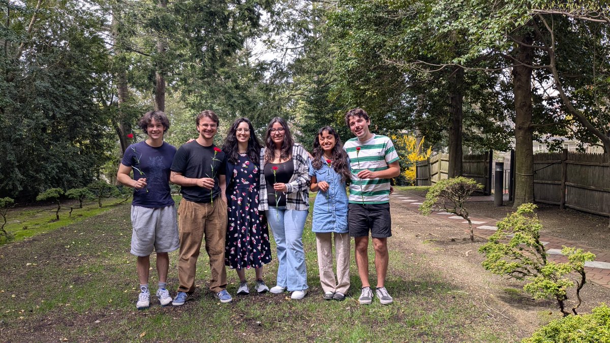 PortugueseBrown's tweet photo. This past Friday, students from @PortugueseBrown and Hispanic Studies commemorated the 51st anniversary of the #CarnationRevolution, a pivotal moment when Portugal peacefully overthrew the Estado Novo dictatorship. #PortugueseandBrazilianStudies #HispanicStudies #BrownUniversity https://t.co/a05A5sT584