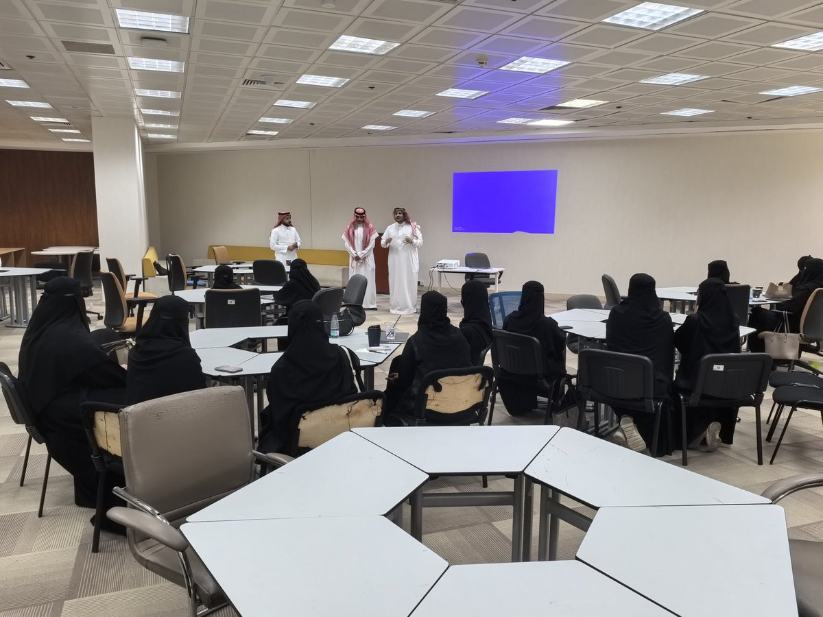 12wxn_'s tweet photo. سعدت جدا بحضوري معسكر الشبكات التدريبي 
 خلال هذا المعسكر، تعلمت العديد من المهارات الجديدة والمثيرة في مجال الشبكات ،وتشرفت بتكريمي من قبل سعادة عميد عمادة التعليم الألكتروني د.علي الشمري @Ali_dynx 
أشكر كل من ساهم في تنظيم هذا المعسكر وأتطلع لتطبيق ما تعلمته في مشاريعي القادمة https://t.co/IVnFQwog7r