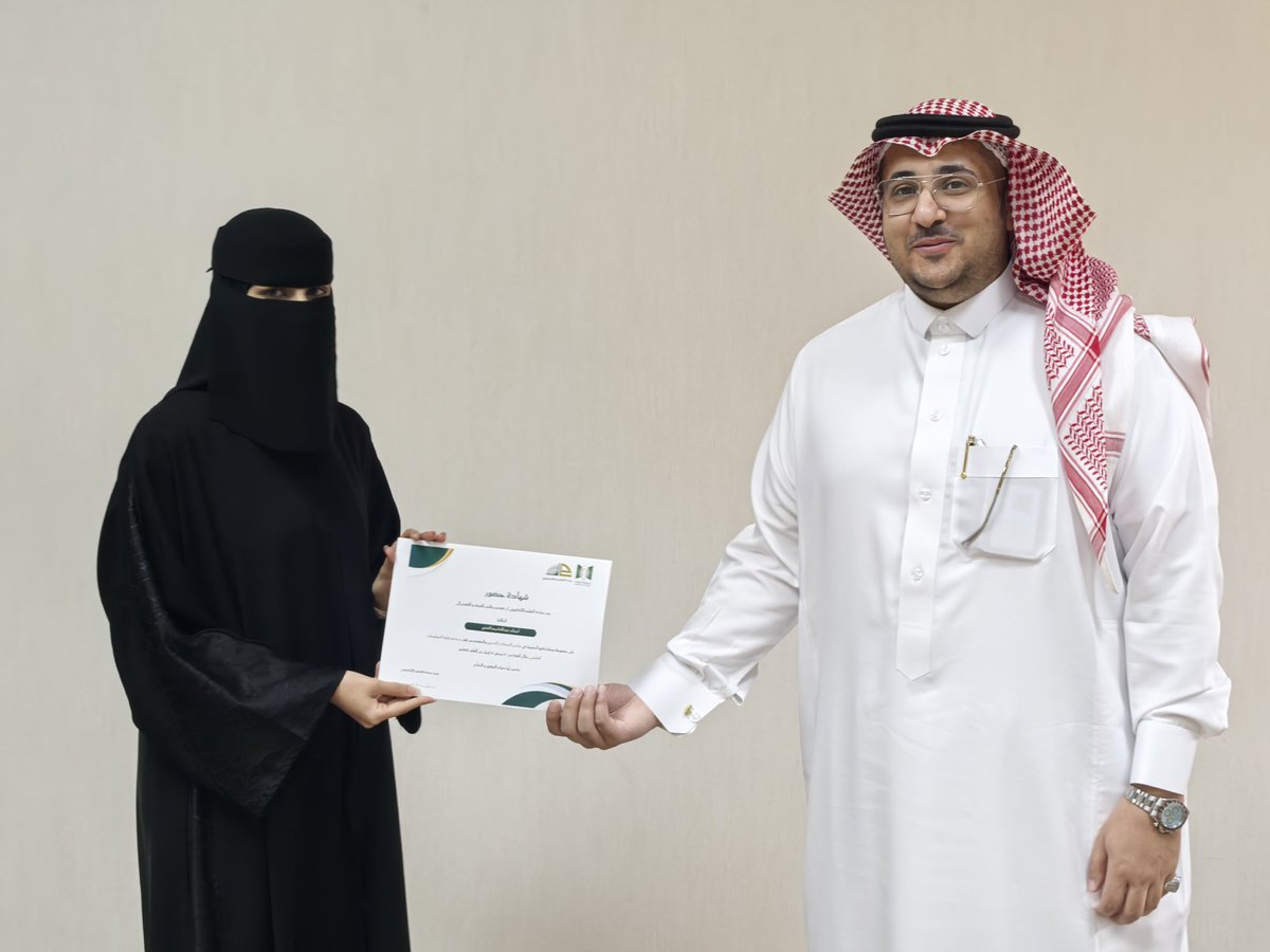 12wxn_'s tweet photo. سعدت جدا بحضوري معسكر الشبكات التدريبي 
 خلال هذا المعسكر، تعلمت العديد من المهارات الجديدة والمثيرة في مجال الشبكات ،وتشرفت بتكريمي من قبل سعادة عميد عمادة التعليم الألكتروني د.علي الشمري @Ali_dynx 
أشكر كل من ساهم في تنظيم هذا المعسكر وأتطلع لتطبيق ما تعلمته في مشاريعي القادمة https://t.co/IVnFQwog7r