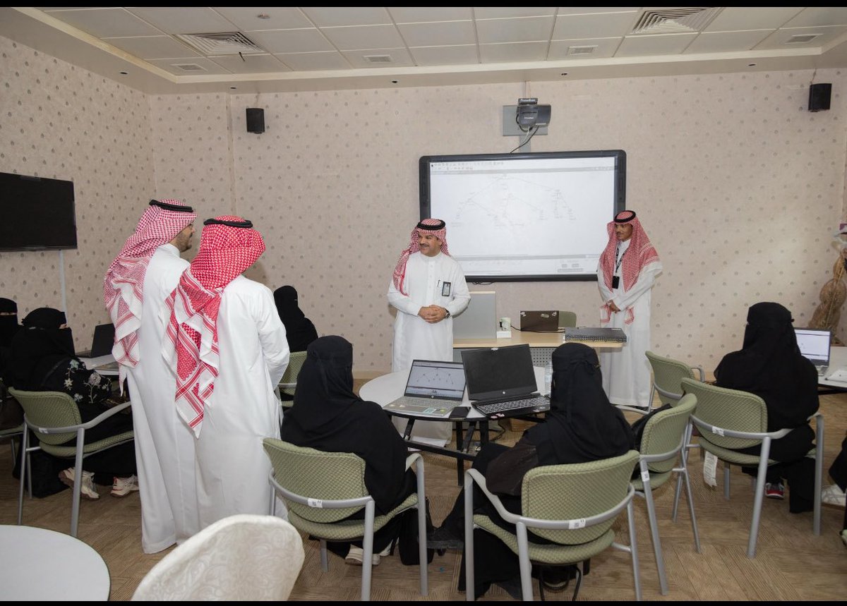 12wxn_'s tweet photo. سعدت جدا بحضوري معسكر الشبكات التدريبي 
 خلال هذا المعسكر، تعلمت العديد من المهارات الجديدة والمثيرة في مجال الشبكات ،وتشرفت بتكريمي من قبل سعادة عميد عمادة التعليم الألكتروني د.علي الشمري @Ali_dynx 
أشكر كل من ساهم في تنظيم هذا المعسكر وأتطلع لتطبيق ما تعلمته في مشاريعي القادمة https://t.co/IVnFQwog7r