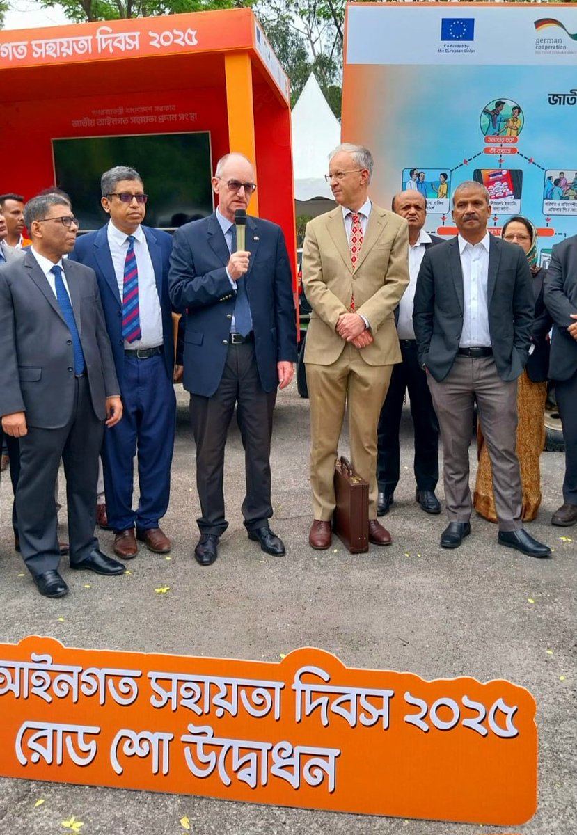 GerAmbBD's tweet image. #Germany and the #EU support Access to Justice for All in #Bangladesh. Mobile legal aid vans started their tours today - they will serve mainly women and vulnerable groups in less privileged as well as rural areas. #GiZ is implementing the project.