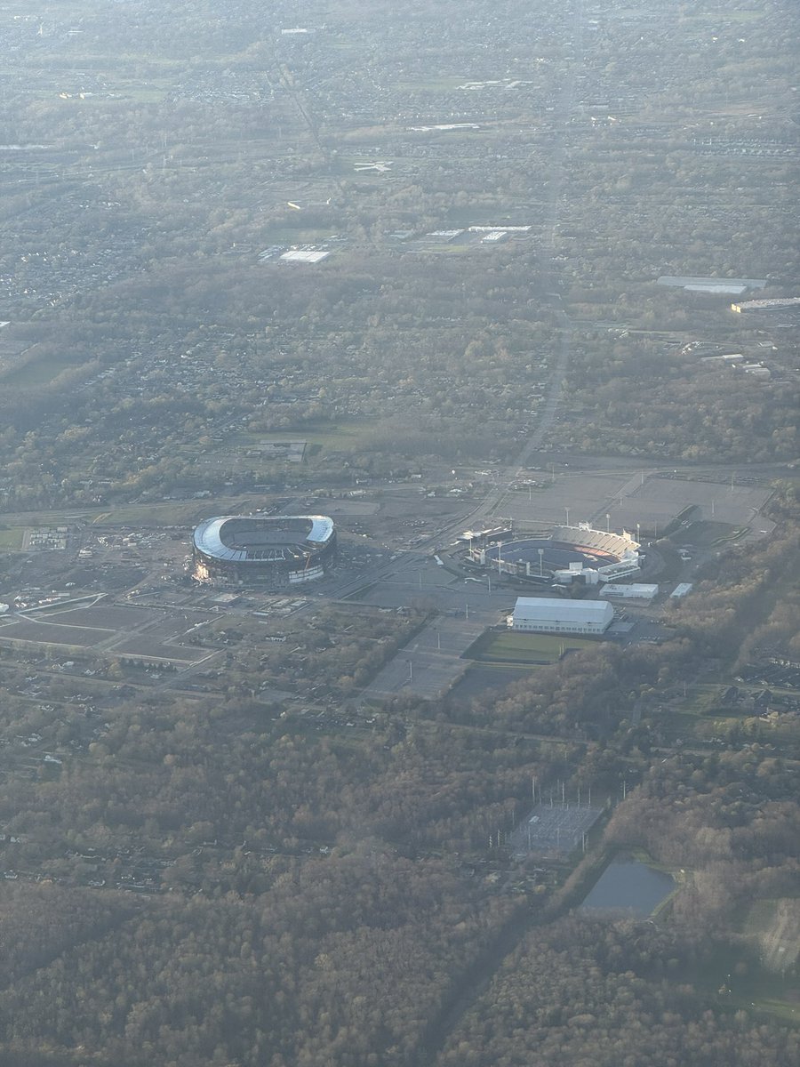 jess_buczkowski's tweet photo. With how much I travel, this is the first time I got to see this sight from the plane 💜 https://t.co/q5a3wUGjAB