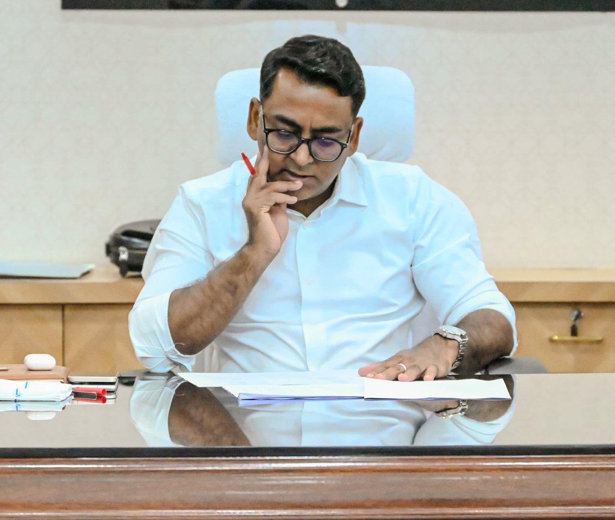 DCDeoghar's tweet photo. जिले में कुमैठा स्टेडियम एवं प्रखंडस्तरीय स्टेडियम के निर्माण, मरम्मती, जीर्णोद्धार हेतु किए जा रहे कार्यो को जल्द पूर्ण कराने का निर्देश दिया। साथ ही जिन प्रखंडों में स्टेडियम का कार्य हो चुका है, वहाँ संचालन समिति का निर्माण करते हूऐ आमलोगों हेतु उपलब्ध कराया जाय।
@JharkhandCMO https://t.co/ABj45DURLg
