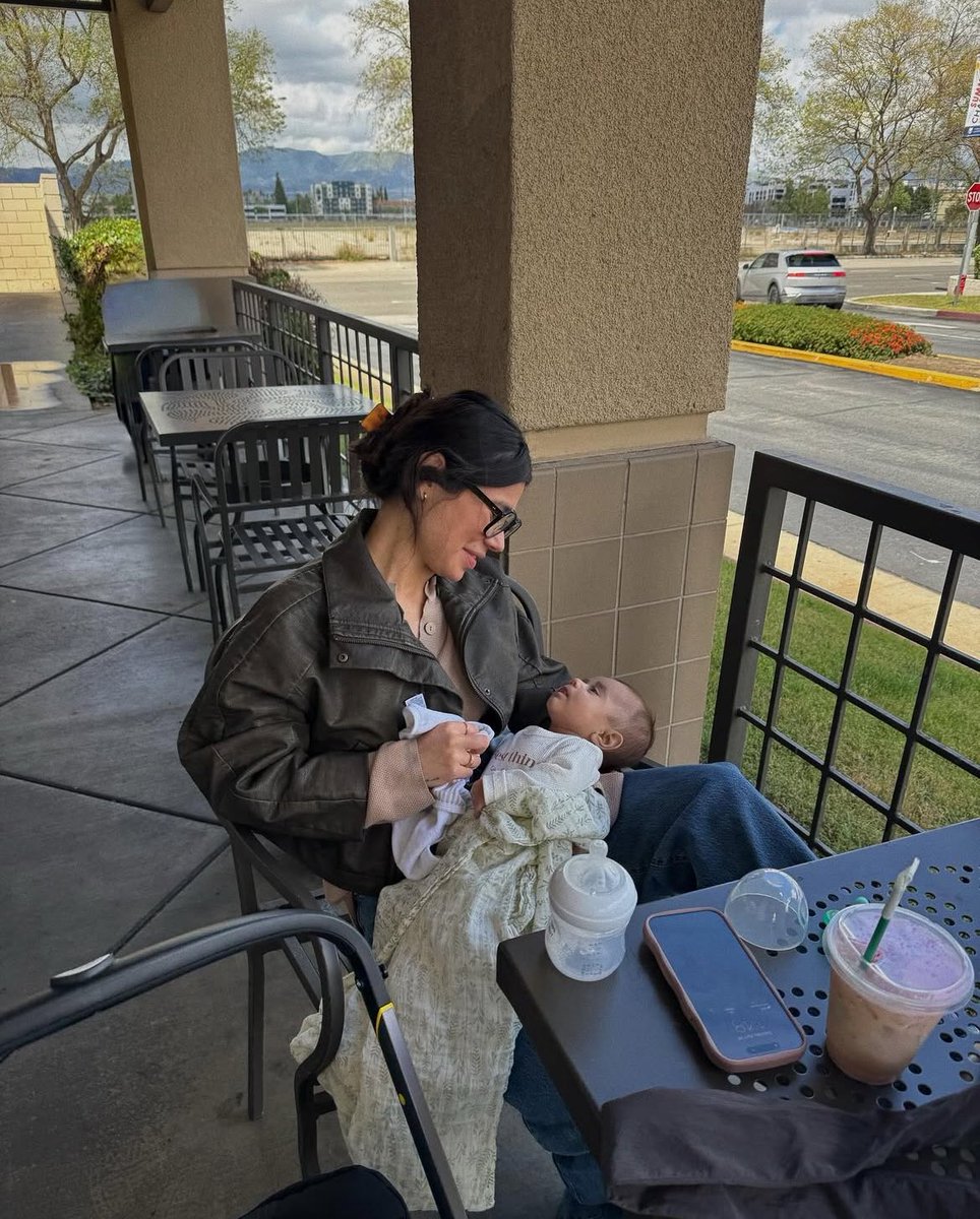 jc and chelsey are GLOWING as parents