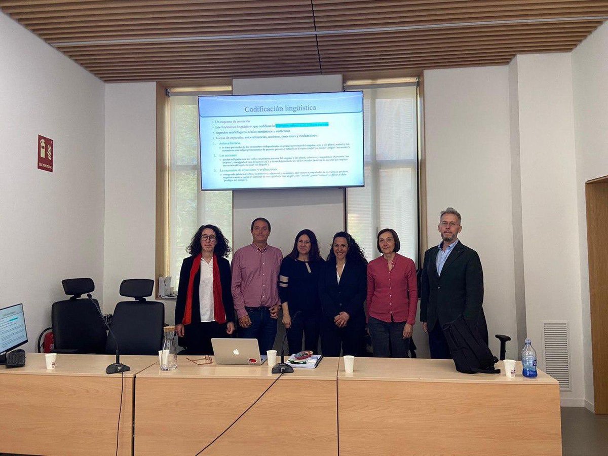 El viernes pasado Laila Jreis se convirtió en profesora PPL del Área de Estudios Árabes de la Universidad de Zaragoza. Estamos de enhorabuena.