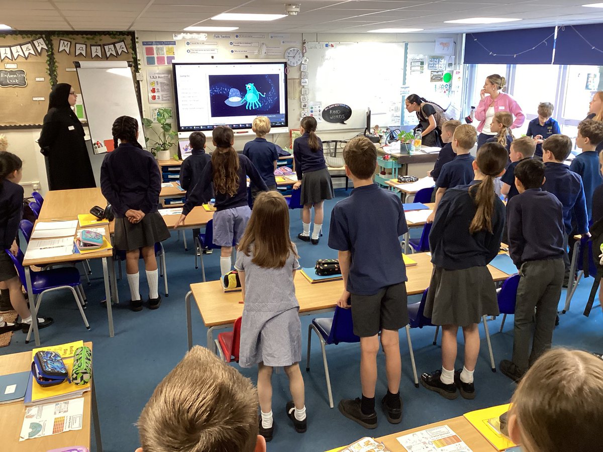 LDSMyear4's tweet photo. Today we were lucky enough to have students from St Mary’s University teaching us all about sound! https://t.co/7OwgG88uuX