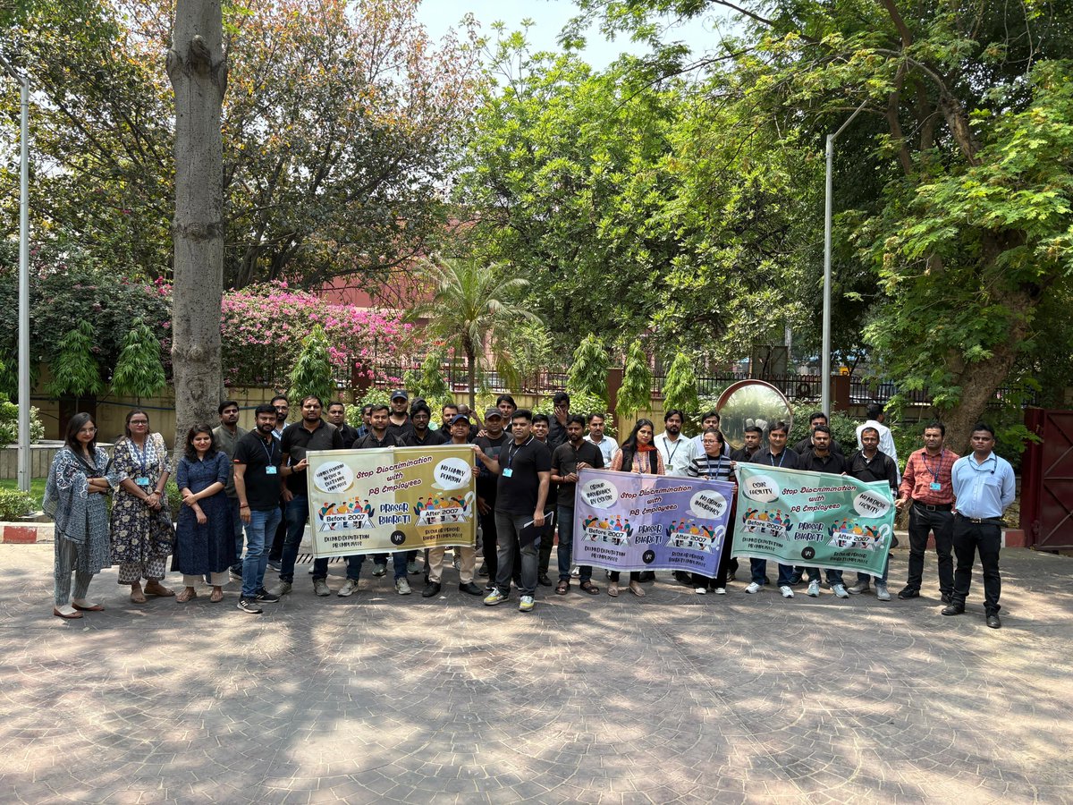 APBEE2018's tweet photo. प्रसार भारती सचिवालय में डीडी न्यूज, डीजी डीडी और प्रसार भारती के कर्मचारियों ने शांतिपूर्ण प्रदर्शन किया।
#Stop_Discrimination_with_PB_Employees @GauravDwivedi95 @navneetsehgal3 @pragyapgaur @sjaju1 @prasarbharati @Murugan_MoS @AshwiniVaishnaw https://t.co/a317vlyei2