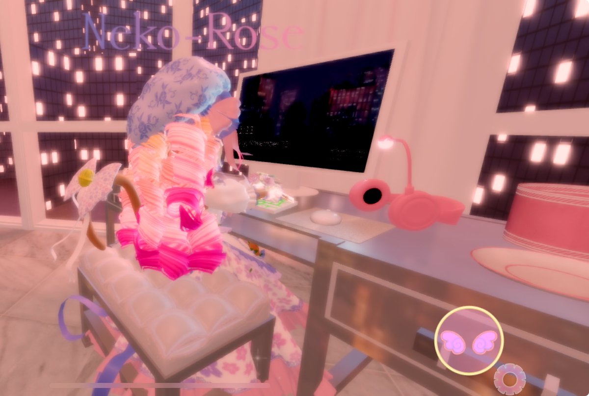 kawaiiRose888's tweet photo. Royal high’s, I have did my 1,280 🎀”Computer” Logins.🖥️ \=^w^=/ #RoyaleHigh #ComputerLogins #RoyaleHighsComputerLogins https://t.co/ydGLfLrkem