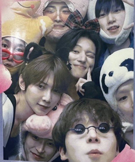 NEED ANOTHER OT8 SELFIE LIKE OXYGEN PLS