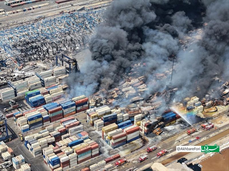 یه بار یه مسئولی بیاد بگه این محموله خطرناک چی بوده؟ کی اورده؟چرا توی اسکله دپو شده؟!

مردم نباید بدونن در این کشور چی میگذرد و برای چی میمیرن؟!
#اسکله_شهید_رجایی