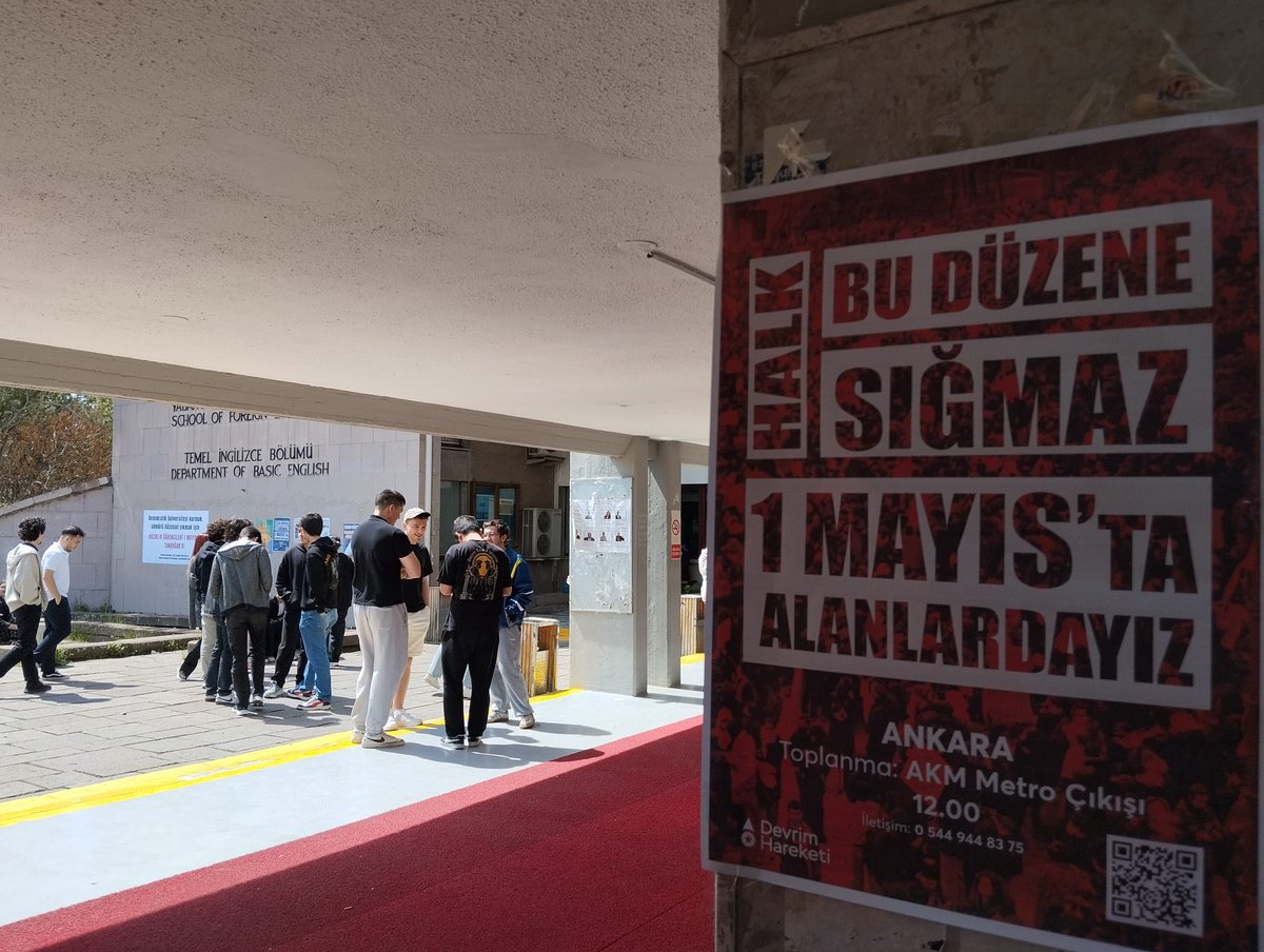 1 Mayıs afişlerimizle kampüsteyiz. 

Tüm sıra arkadaşlarımızı işçi sınıfının birlik, mücadele ve dayanışma günü olan 1 Mayıs'ta birlikte yürümeye, birlikte kavga vermeye, bizim olanı yeniden kazanmaya çağırıyoruz.

Yaşasın 1 Mayıs!