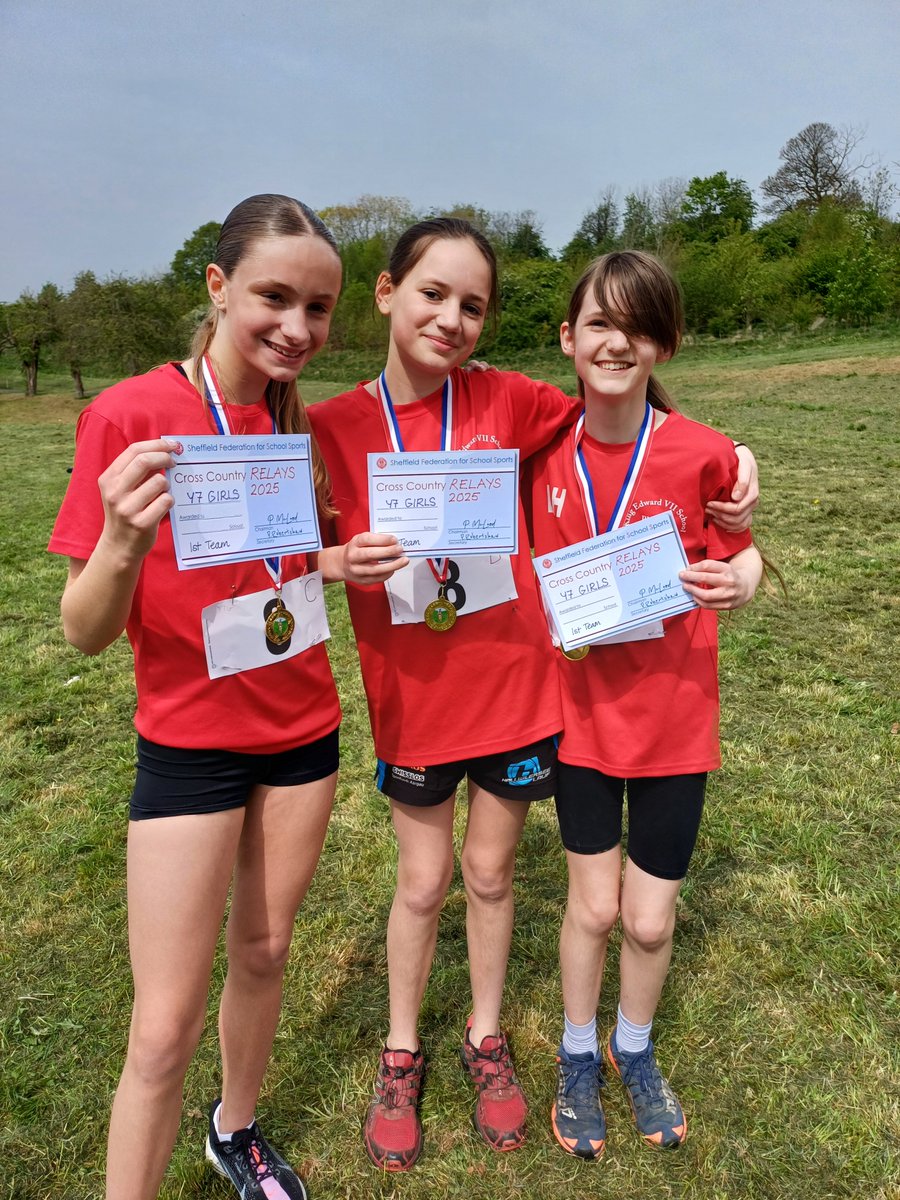 KES cross country runners put in a great effort at the Sheffield Schools' Cross Country relays on Saturday at Longley Park. The girls' teams stood out and the Y7 girls won their race by a huge margin, while the Y8/9 girls ran brilliantly to finish 3rd. Fantastic performances!