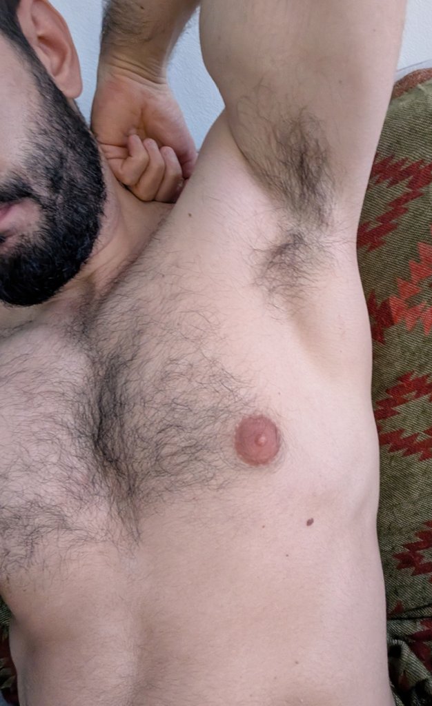 SmellyBroBcn's tweet photo. I love the smell of armpits after training🐽. Who wants to come and sniff them?
#kinky #smellymen #hairy #armpit https://t.co/JwQiJmhl44