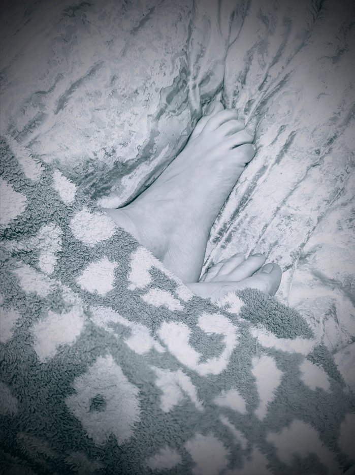 Just a little peek before I drift off to dreamland. 🌙✨
What will you be dreaming about tonight? 💭