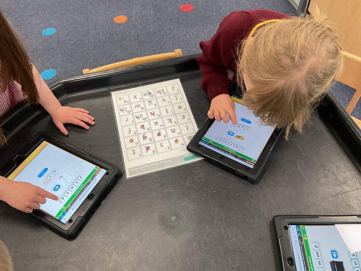 PDA_Rec's tweet image. We are having lots of fun on the iPads this morning playing a phonics games😁 #pdaict #pdaenglish