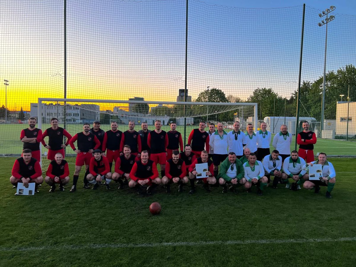 WKS 42 PP Białystok (@wks42pp) on Twitter photo W sobotę na inaugurację <a href="/RetroLiga/">RETRO LIGA</a> w <a href="/WBialystok/">Miasto Białystok</a> wygraliśmy z WKS 37pp 4-1.
Bramki strzelali:
🔴 nasz nowy nabytek Kacper 🆕
⚫ zza 16 metra Bodzio 🚀
🔴 drużynowy 🦊 pola karnego
⚫ po pięknym rajdzie nasz 🤠 Wiktor
Lidera mamy! 🤭 W sobotę na inaugurację <a href="/RetroLiga/">RETRO LIGA</a> w <a href="/WBialystok/">Miasto Białystok</a> wygraliśmy z WKS 37pp 4-1.
Bramki strzelali:
🔴 nasz nowy nabytek Kacper 🆕
⚫ zza 16 metra Bodzio 🚀
🔴 drużynowy 🦊 pola karnego
⚫ po pięknym rajdzie nasz 🤠 Wiktor
Lidera mamy! 🤭