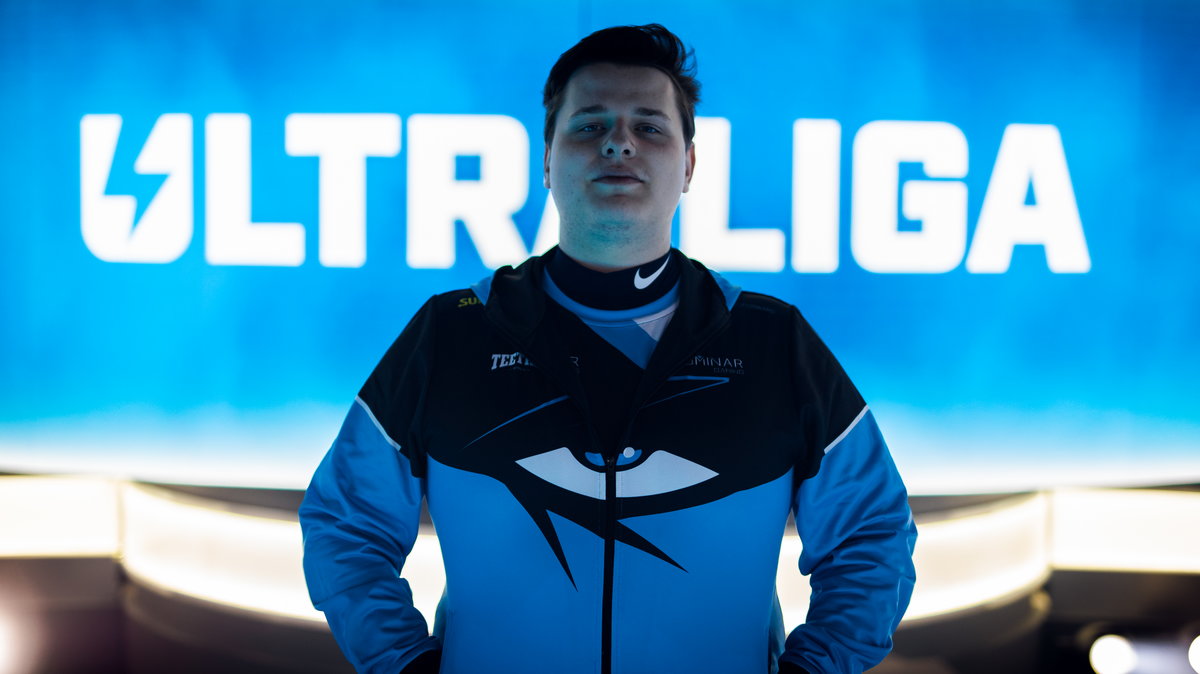 Mistrz sezonu 0. <a href="/ultraliga/">Ultraliga</a> jako gracz, złoty medalista sezonu 4. jako trener, celebryta, biznesmen, filantrop, legenda dolnej alei, a od wczoraj również pierwszy zwycięzca w historii Billin Szach-Mat Invitational. 

<a href="/followdelord/">dELORD</a>, szefie - gratulujemy szachowych sukcesów!♟️