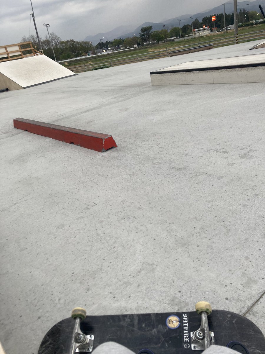 雨だけど気合で滑ります☂️