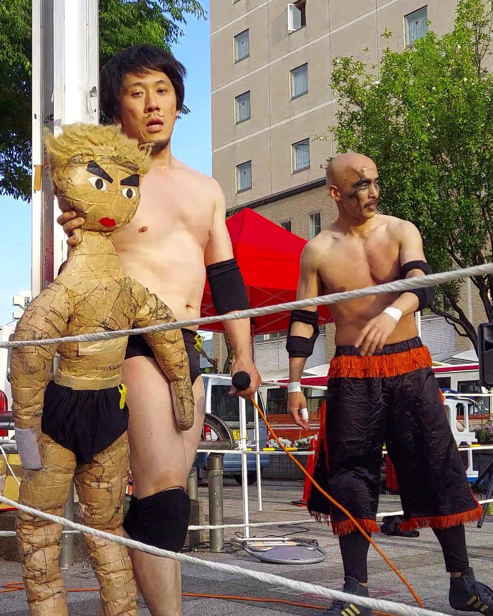 AngPongTanggg's tweet photo. お見かけした顔ぶればかりなのも楽しい
五郎丸ポーズも飛び出した
#AsiaGoldProWrestling
#AGWP
#高円寺びっくり大道芸 https://t.co/yZW2QG633T