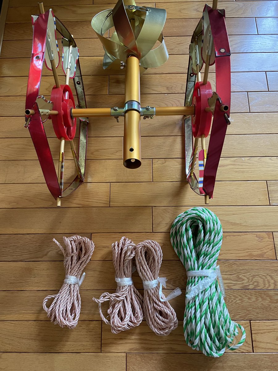 hangyosil's tweet photo. 鯉のぼりを1,000円でお譲りします

鯉のぼり 2 本 (3ｍと2m)
吹き流し 1 本 (3m)
支柱 1 本
天球 1 つ
自宅(東京多摩市)まで取りに来て頂ける方に 1000円でお譲りいたします

2〜3回使いました。 https://t.co/AYojtg4IPQ
