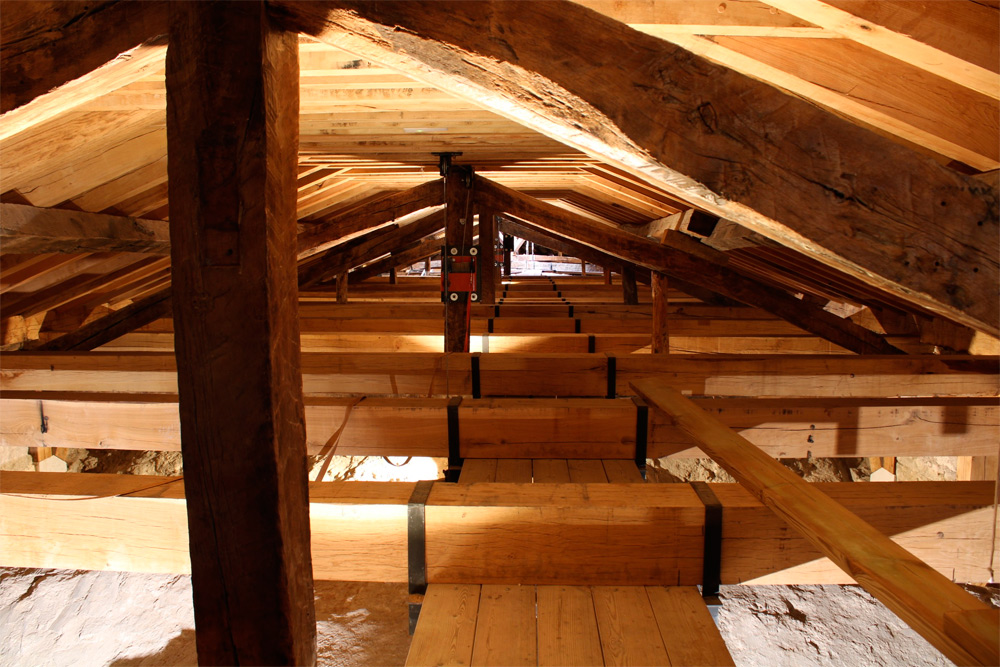 Estrategianet's tweet image. Fundación @CatedralVitoria  culmina las obras de #restauración de las #cubiertas de la catedral y presenta un #balcón mirador en la entrecubierta de la nave central
tinyurl.com/mw328wz6