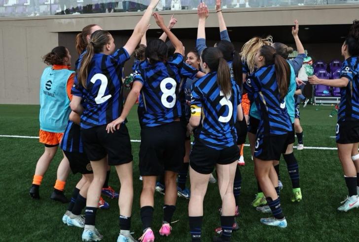 Due pareggi a reti bianche valgono l'accesso alla finalissima del campionato Primavera: Juventus ed Inter pareggiano zero a zero rispettivamente contro Sassuolo e Roma

tuttocalciofemminile.com/primavera/arti…

#tcf