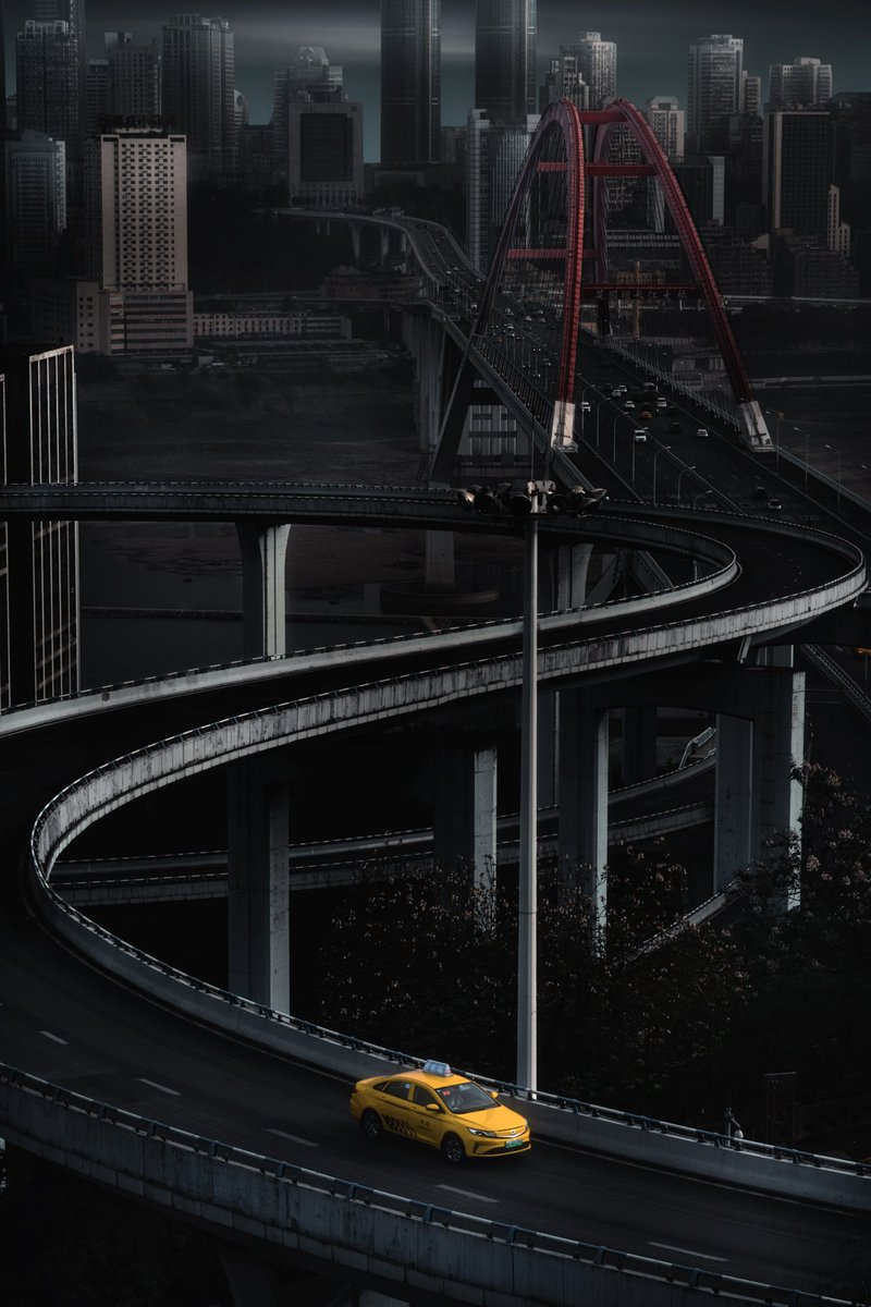 SF映画に出てきそうな重慶の街並み