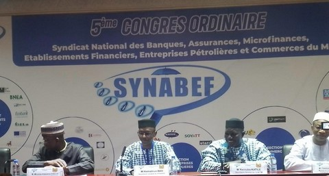 Malijetactu's tweet photo. Grève SYNABEF : Les deux banquiers de l’Ecobank libérés https://t.co/zas4EH55AZ’ecobank-liberes.html #malijet #Grève #SYNABEF #banquiers #Ecobank #libérés https://t.co/vX3I9hGnRk