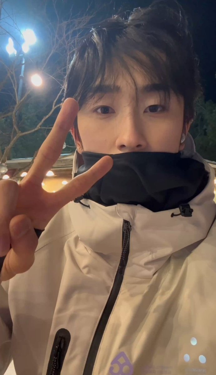 junghyunpicss's tweet photo. sweet guy 🩵 #2z #tuzi #FromA #Playground  #kpop #krock #kband #junghyun #2zband  #bumjun  #zunon #hojin 
#정현 https://t.co/U4aoisaGPb