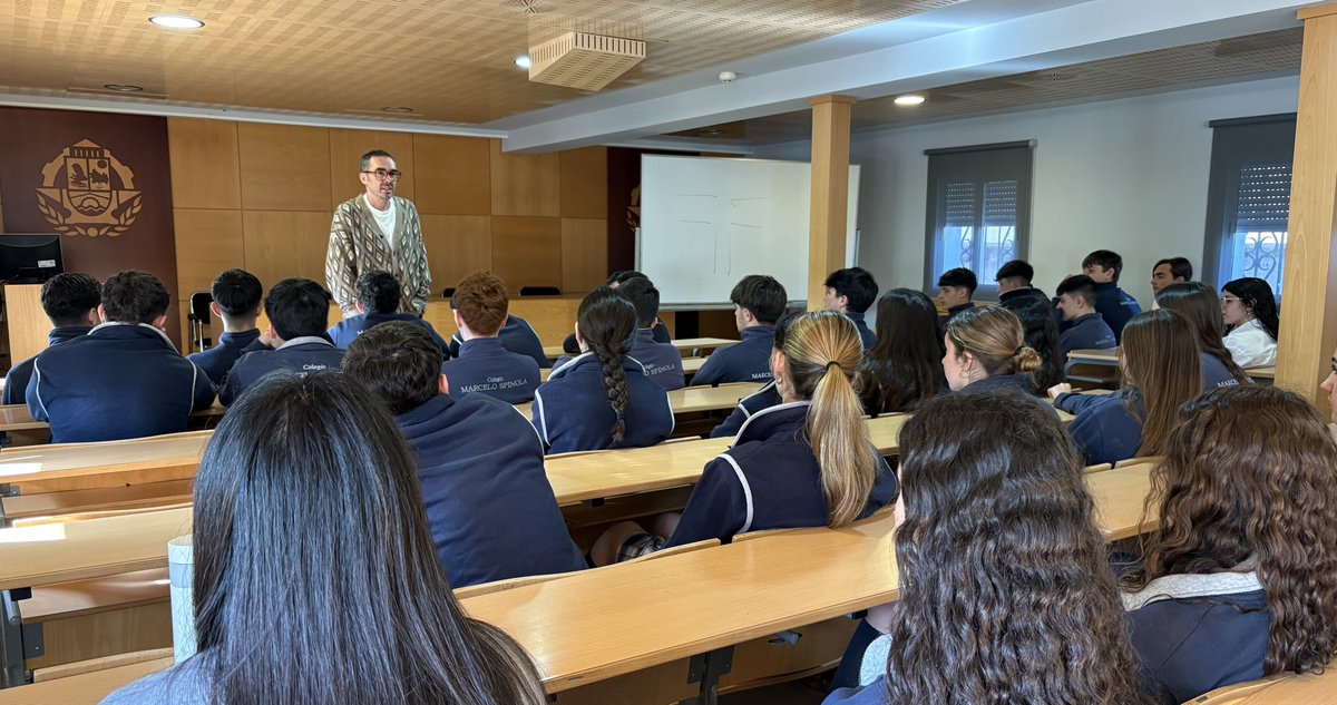 Sembrando habilidades para el futuro. En el marco del programa Elévate, los alumnos de 4º de ESO y 1º de Bachillerato participaron en una charla enriquecedora sobre comunicación efectiva, impartida por Pilo Martín, consultor en innovación, estrategia y comunicación.
