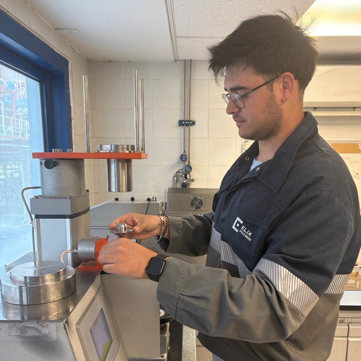 ELIX Polymers (@elixpolymers_es) on Twitter photo 🧐 Os animamos a leer la entrevista publicada en el <a href="/diaridtarragona/">Diari de Tarragona</a> sobre la primera Mención Dual del Grado de Química de la <a href="/universitatURV/">Universitat Rovira i Virgili</a> con ELIX Polymers.
✨ Descubre cuáles fueron las principales motivaciones y desafíos del programa 👉 bit.ly/3GFwddQ 🧐 Os animamos a leer la entrevista publicada en el <a href="/diaridtarragona/">Diari de Tarragona</a> sobre la primera Mención Dual del Grado de Química de la <a href="/universitatURV/">Universitat Rovira i Virgili</a> con ELIX Polymers.
✨ Descubre cuáles fueron las principales motivaciones y desafíos del programa 👉 bit.ly/3GFwddQ