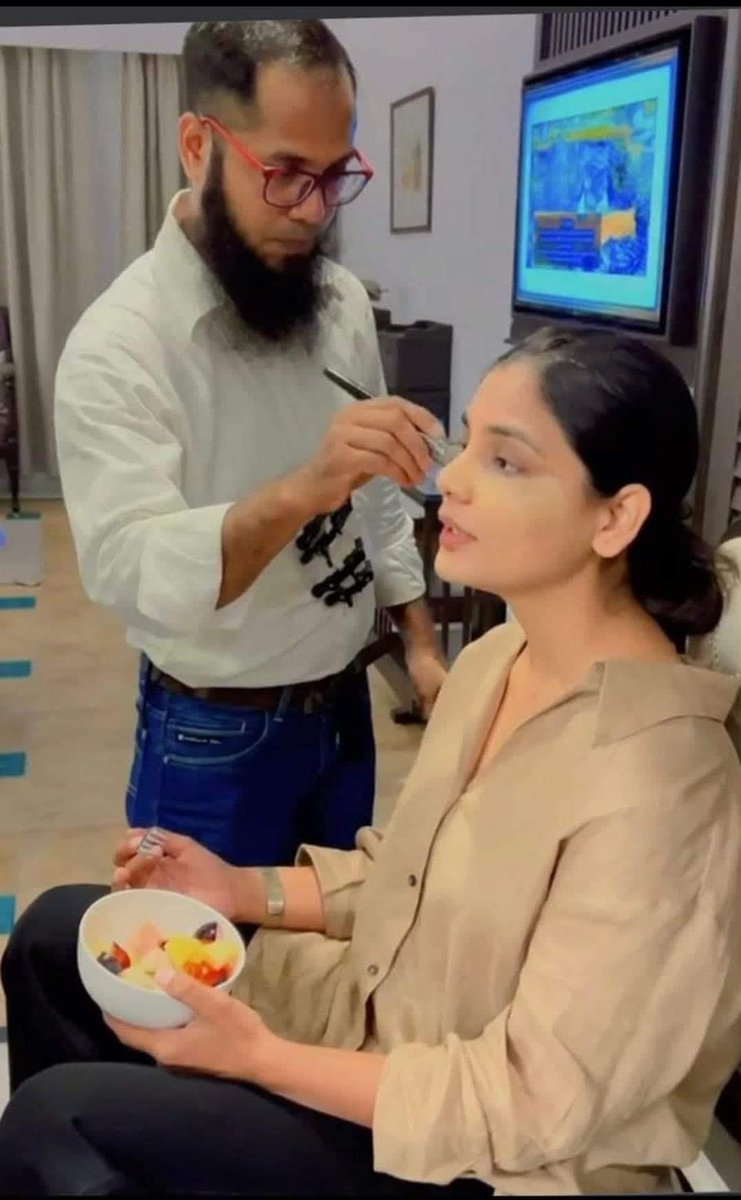 VaishaliMishra0's tweet image. इस फोटो पर जिसका कैप्शन सबसे बढ़िया होगा उसको Follow करुंगी।
#नेहा_राठौर_देशद्रोही_है